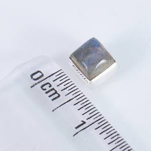 Boucles d'oreilles clous en labradorite bleue effet feu, argent sterling 925, cabochon carré 5 mm serti clos, bijoux pour occasions festives - Product Image 2