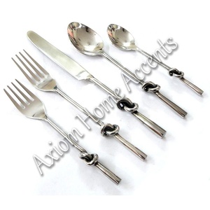 Ensemble de couverts en acier inoxydable noir et doré de qualité supérieure Cuillères et fourchettes au design moderne par Axiom Home Accents - Product Image 5