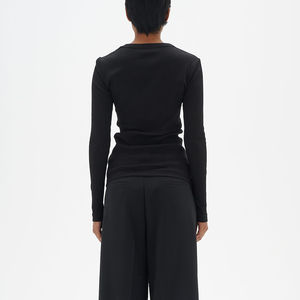 เสื้อยืดแขนยาวผู้หญิงทรงหลวมยืดหยุ่นได้ สีพื้น ผ้าแคนวาสคอตตอน 100% คุณภาพสูง แห้งเร็ว พร้อมบริการ OEM ที่ดีที่สุด - Product Image 2