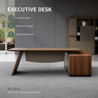 Bureau de direction moderne en L avec plateau en bois veiné, rangement latéral autoportant et support d'angle pour bureaux de direction