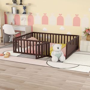 Letto a pavimento in legno per bambini, misura Queen, in noce con recinzione e porta - WF289663AAL - Product Image 1