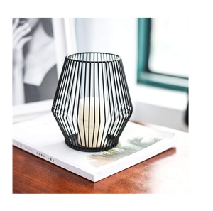 Farol de Hierro Clásico Vintage con Paneles de Vidrio Transparente para Iluminación Romántica del Hogar - Product Image 3