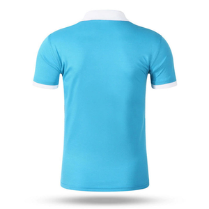 Chemise décontractée pour homme en coton tricoté respirant, bleu uni, à manches courtes, avec logo brodé, col et poignets blancs, ourlet inférieur. - Product Image 2