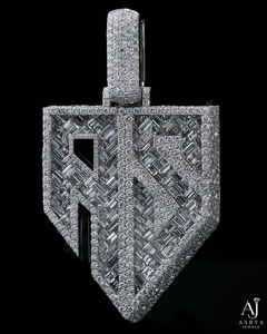 Colgante de Moissanita con Diseño de Escudo, Adorno de Diamantes de Imitación, Cierre Triangular Baguette, Joyería de Destaque para Collar de Cadena - Product Image 3