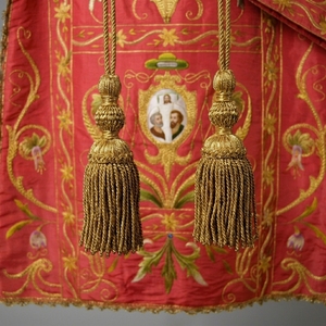 Vestimenta Dálmatica Roja de Lujo con Bordado, Túnica Tradicional Litúrgica para Sacerdotes, Sotana Católica, Vestimenta Religiosa - Product Image 3