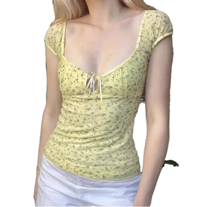 Haut court à manches courtes pour femme, imprimé floral, col carré, froncé, coupe ajustée, en tricot de coton et élasthanne, style Prairie Chic, printemps-été - Product Image 1