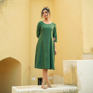 Vestido midi bohemio de lino y algodón verde sólido, corte en A, cuello redondo, informal, para mujer. - Product Image 1