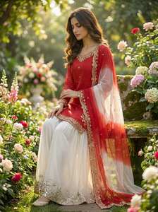 Ensemble Kurta Palazzo en crêpe français naturel de qualité supérieure avec broderie de sequins et dupatta en organza à imprimé numérique - Product Image 3