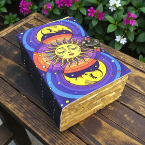 Diario de Cuero Hecho a Mano con Diseño de Sol y Luna, Grimoire Rústico Clásico, Libro de Hechizos Vintage con Motivos Animales, Cuaderno Grueso - Product Image 3