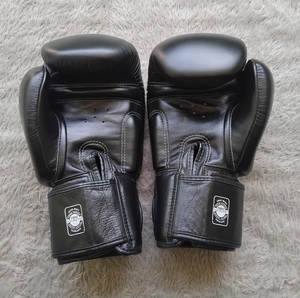 Fabricante de guantes de boxeo que ofrece colores personalizados OEM, etiqueta privada, cierre de velcro, guantes de artes marciales, kick boxing y muay thai. - Product Image 4