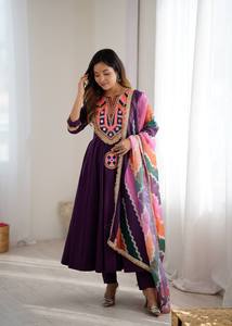 Costume Anarkali brodé violet pour femmes, vêtements traditionnels indiens et pakistanais, tenue décontractée ample en coton mi-longue - Product Image 5
