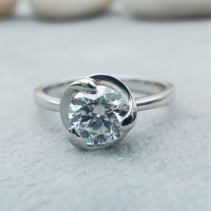 Round Shape LAB DIAMONDS Fine Jewelry 925 Silver VVS Moissanite Engagement & Wedding Ring Oval Cut Flower Shape for Gifts - Product Image 1