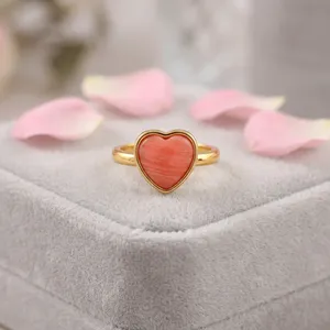 Bague de fiançailles en forme de cœur en laiton massif plaqué or 18 carats pour femme, ajustable, avec pierre précieuse, modèle best-seller, bijoux fantaisie. - Product Image 3