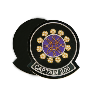 Insignias Bordadas a Mano con Hilo Dorado Personalizado - Moda de Lujo, Sin Níquel y Ecológicas, Lavables - Product Image 2