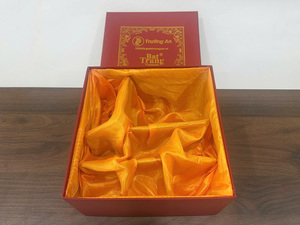Caja de Regalo Rígida Personalizada de Fábrica en Vietnam, Caja de Embalaje de Lujo con Forro de Seda - Product Image 1