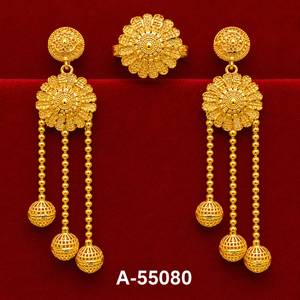 Pendientes Colgantes Jhumka de Aleación de Zinc con Circonita y Coral Chapado en Oro con Corte Esmeralda para Mujer, Ideales para Bodas y Fiestas - Product Image 4