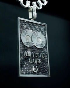 Pendentif personnalisé en moissanite VVS sertie de diamants, style hip-hop pour homme, avec initiale ou numéro - Product Image 1