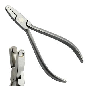 Pince orthodontique manuelle de haute qualité en acier inoxydable allemand pour usage dentaire avec poignée ergonomique - Product Image 1