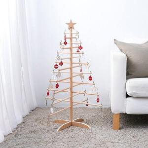 Figurine de sapin de Noël classique en bois, finition blanchie à la chaux moderne, ornement décoratif fait main pour table et décoration intérieure - Product Image 5