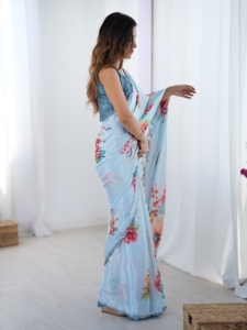 Elegante sari azul claro con estampado floral y borde de encaje con espejos, sari de chinnon para mujer, ropa de fiesta, sari indio. - Product Image 4