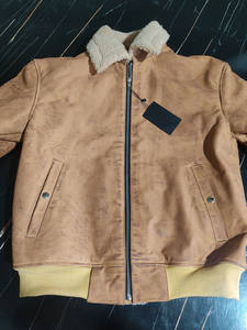 Veste universitaire pour femme personnalisée OEM en cuir véritable avec fermeture éclair, chauffante, coupe-vent et respirante – Vente en gros - Product Image 2