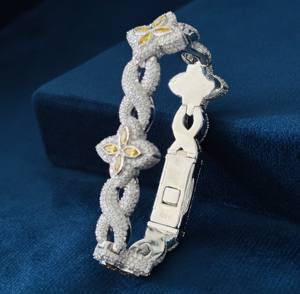 Sparkling Round Cut Moissanite Diamonds Buss Down Hip Hop Infinity Link Clover <b>Bracelet</b> For Unisex In <b>925</b> <b>Sterling</b> <b>Silver</b> - Product Image 2