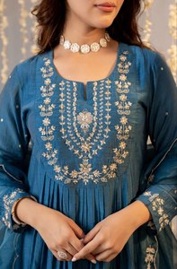 Ensembles de Kurta en Soie Chandari Pure Viscose pour Femmes avec Broderie de Sequins et Tissu de Bas en Soie Chandari Pure Viscose - Product Image 5