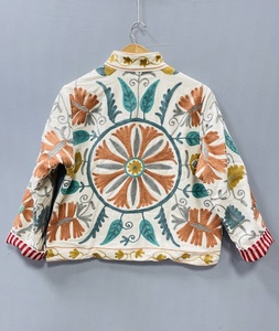 Veste en laine florale brodée à la main de qualité supérieure, col montant, manches longues, style décontracté chaud pour l'automne - Product Image 6