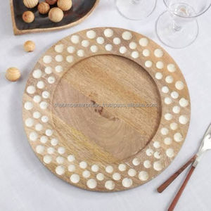 Plato para servir de madera de acacia de diseño moderno hecho a mano, plato para acampar ecológico, resistente al agua, pulido - Product Image 6