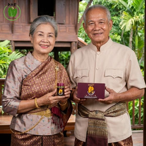 Bálsamo Herbal Tradicional Tailandés KCM para Uso Corporal, Formulado con una Mezcla Cuidadosamente Seleccionada de Eucalipto y Clavo - Product Image 5