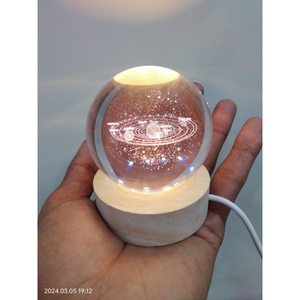 โคมไฟตั้งโต๊ะรูปทรงระบบสุริยะ 3 มิติ ทำมือ เป็นมิตรกับสิ่งแวดล้อม พร้อมไฟ LED แสงคริสตัล  แบบชาร์จได้ เหมาะสำหรับตกแต่ง  พร้อมเงาสะท้อนรูปสัตว์นำโชค ขายส่ง - Product Image 3