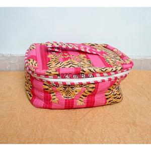 Ensemble de 3 trousses de toilette matelassées faites à la main en coton 100% - Grandes et petites - Étanches - Réutilisables - Pochettes à maquillage - Product Image 3