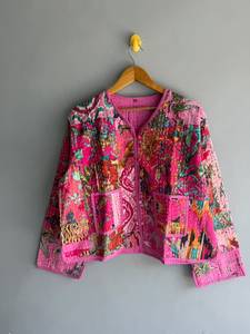 Chaqueta de algodón acolchada Kantha con estampado floral rosa, cárdigan reversible con patchwork y bolsillos para mujer, regalo para ella. - Product Image 1
