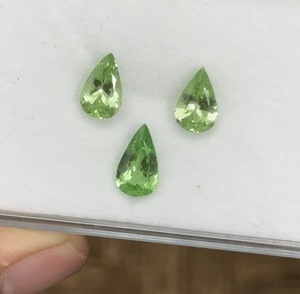 ชุดแหวนพลอยทซาวอไรต์สีเขียวธรรมชาติทรงลูกแพร์ 3 ชิ้น 3.62 กะรัต ของริชับ อินเตอร์เนชั่นแนล พร้อมสีสันเปลี่ยนแปลง เหมาะสำหรับเครื่องประดับชั้นดี - Product Image 3