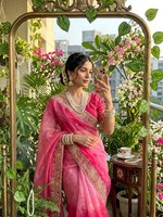 Sari en satin doux Fandy avec bordure brodée et chemisier en soie monofilament entièrement brodé, collection de broderies royales