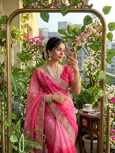 Sari en satin doux Fandy avec bordure brodée et chemisier en soie monofilament entièrement brodé, collection de broderies royales - Product Image 4