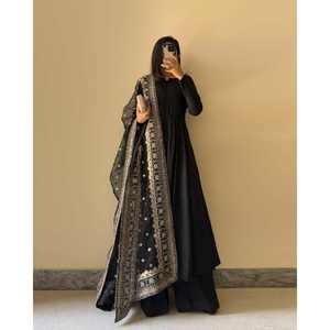 Ropa de Diseñador India y Pakistaní, Hermoso Pent y Vestido de Fiesta con Elegante Dupatta - Product Image 6