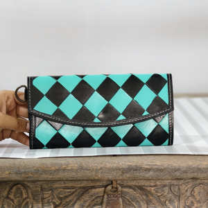 Porta Pasaportes de Cuero Genuino Hecho a Mano de Alta Calidad, Elegante, para Mujer, con Cierre a Presión Antirrobo, Corto - Product Image 1
