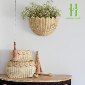 Nouveaux Designs Rotin Pomme Panier De Rangement Tenture Murale Décor Cuisine Chambre Vintage Style Vietnam Fait À La Main OEM Conceptions - Product Image 1