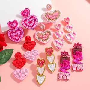 Vente en gros de nouveaux colliers élégants en perles roses pour la Saint-Valentin, faits à la main, avec des strass, des perles d'imitation, un nœud, un cœur, des perles de riz pour femmes par MULTI CRAFT - Product Image 2