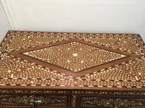 Cajón de Estilo Antiguo con Incrustaciones de Hueso, Cajón Lateral de Madera Hecho a Mano, Disponible al Mejor Precio - Product Image 5