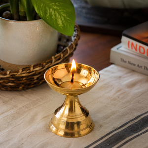 Lampe à huile Diya en laiton faite à la main pour Puja Akhand Jyot Deepam, décor traditionnel en laiton pour temple domestique, vente en gros OEM - Product Image 4