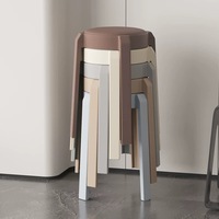 Tabouret empilable en plastique rembourré robuste et durable pour la maison, une chaise de salle à manger luxueuse et haut de gamme.