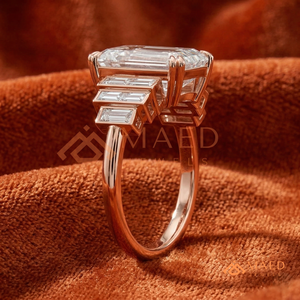 แหวนมอสซาไนต์ทรงเอเมอรัลด์สีโรสโกลด์สุดหรู แหวนวันครบรอบทรงบาแกตต์แบบไล่ระดับ ดีไซน์โดดเด่น เครื่องประดับคุณภาพสูง - Product Image 2