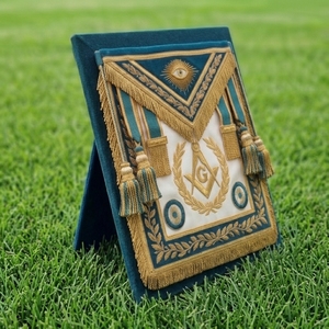 Delantal Masónico de Cuero Bordado de Lujo con Flecos Azules y Dorados, Ojo que Todo lo Ve, Compás Cuadrado, Insignia 3D Cosida Personalizada - Product Image 3