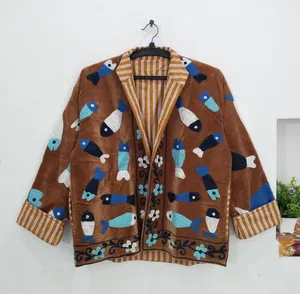Veste bohème vintage marron Suzani en velours avec broderie florale chic pour femme - Product Image 1