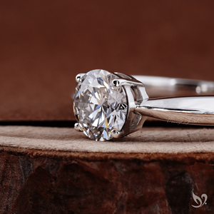 Bague solitaire en diamant de laboratoire de 1 carat, design à tige cintrée, or blanc 10 carats, certifiée IGI, bague de fiançailles ou d'anniversaire brillante - Product Image 1