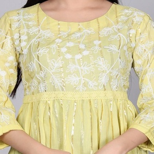 Vestido Túnica NIYANI Chic en Amarillo Limón, de Algodón, con Mangas Tres Cuartos, Bordado Floral, Diseño en Capas, Lavable, para Playa, Fiestas y Uso Diario - Product Image 3