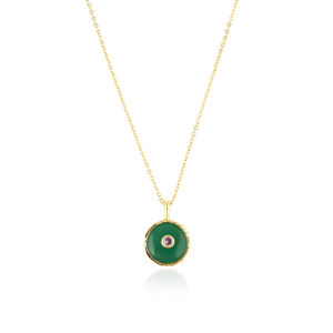 Collar al por mayor de ónix verde delicado con pequeño colgante redondo con detalles de circonita cúbica y textura, cadena chapada en oro. - Product Image 3