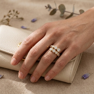 Anillo de Eternidad con Doble Banda y Diamantes Cultivados en Laboratorio Certificados por IGI, Anillo de Boda Apilable de Oro con Baño de Rodio 10k/14k/18k - Product Image 3